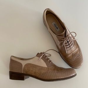 Clarks Oxford shoes 9.5, 41 blush metallic
